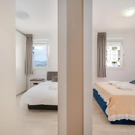 The Velvet Skyline Сплит