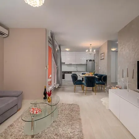 Апартаменты The Velvet Skyline *